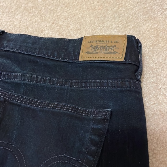 Dark Levi’s - Picture 3 of 5